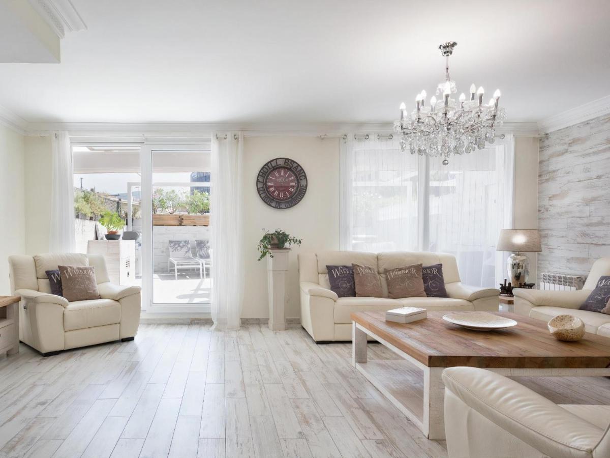 Sitges Spaces Mediterranean Apartments 5 Bedrooms, 4 Bathrooms, 75M2 Terrace, Centre Sitges- Sleeps 11 Bagian luar foto