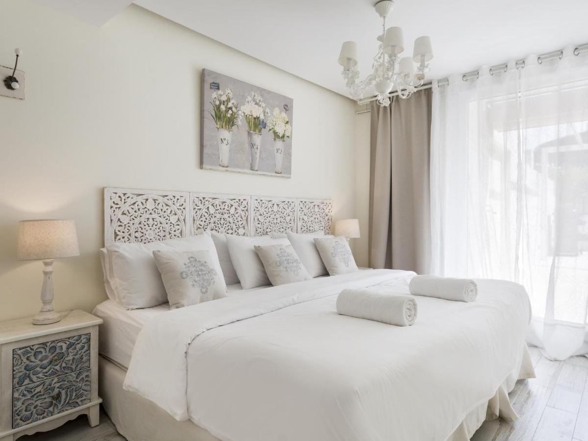 Sitges Spaces Mediterranean Apartments 5 Bedrooms, 4 Bathrooms, 75M2 Terrace, Centre Sitges- Sleeps 11 Bagian luar foto