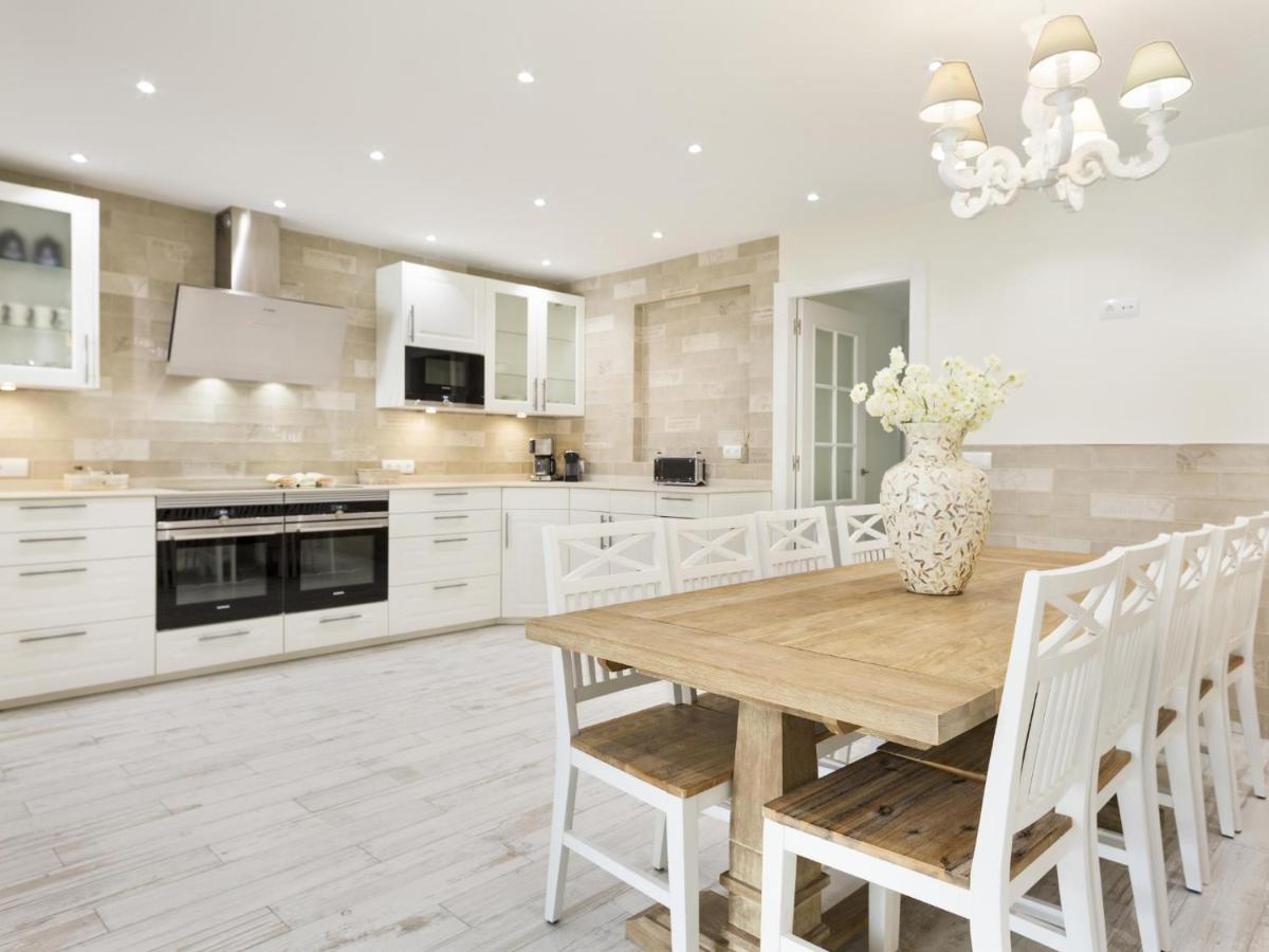 Sitges Spaces Mediterranean Apartments 5 Bedrooms, 4 Bathrooms, 75M2 Terrace, Centre Sitges- Sleeps 11 Bagian luar foto