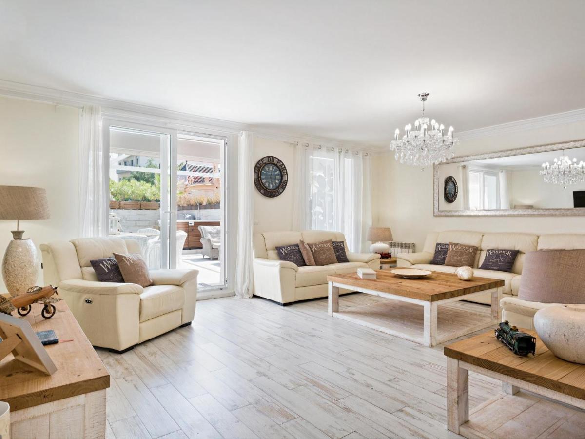 Sitges Spaces Mediterranean Apartments 5 Bedrooms, 4 Bathrooms, 75M2 Terrace, Centre Sitges- Sleeps 11 Bagian luar foto