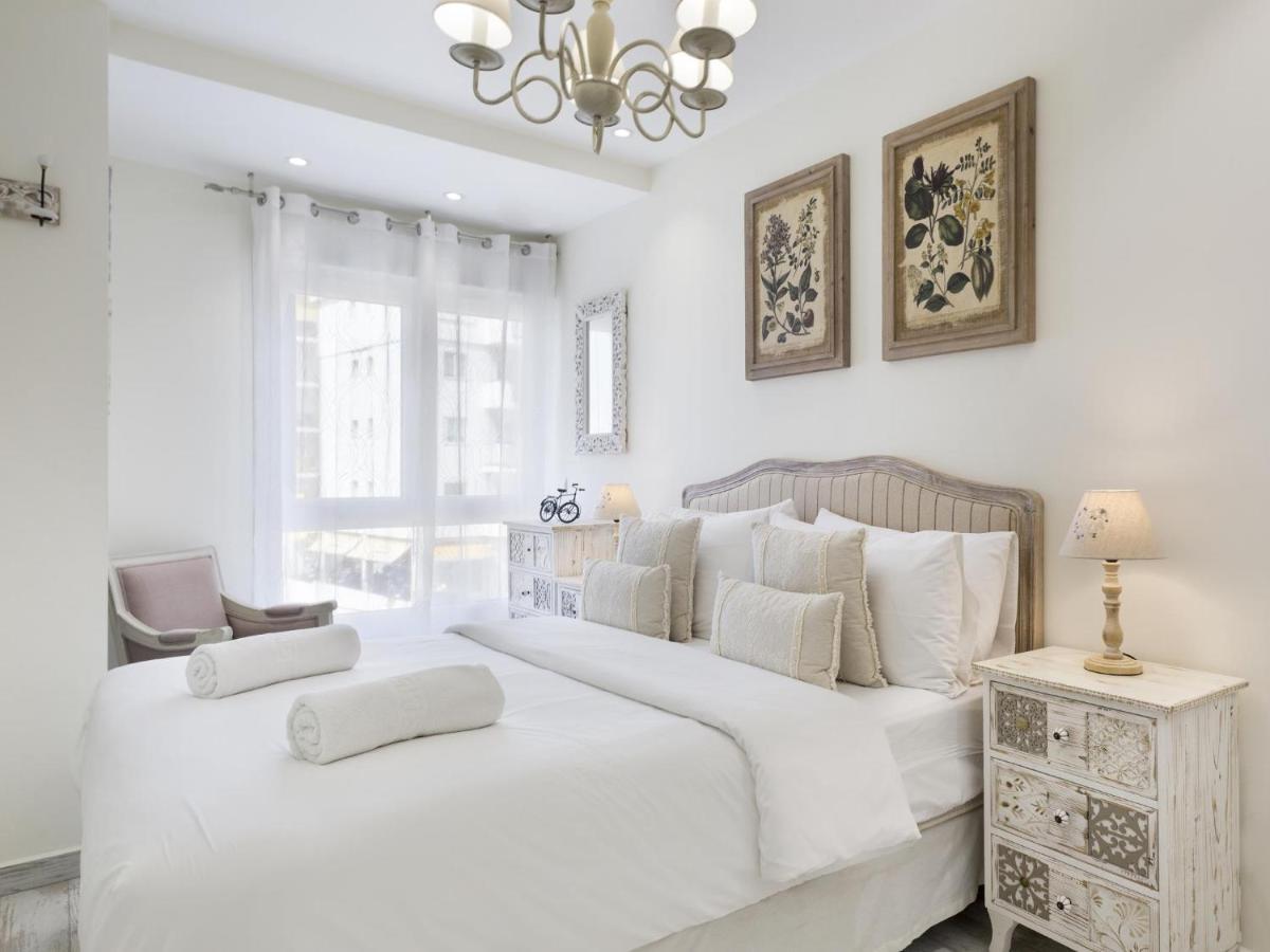 Sitges Spaces Mediterranean Apartments 5 Bedrooms, 4 Bathrooms, 75M2 Terrace, Centre Sitges- Sleeps 11 Bagian luar foto